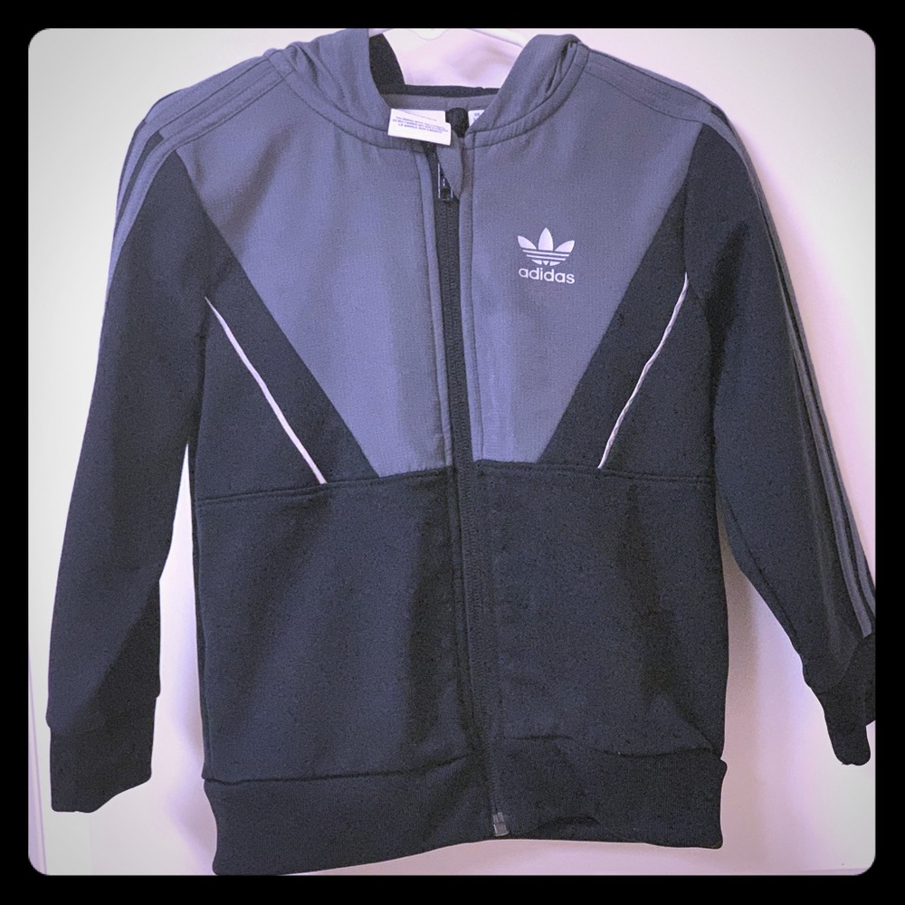 Boys matching adidas set (4t)